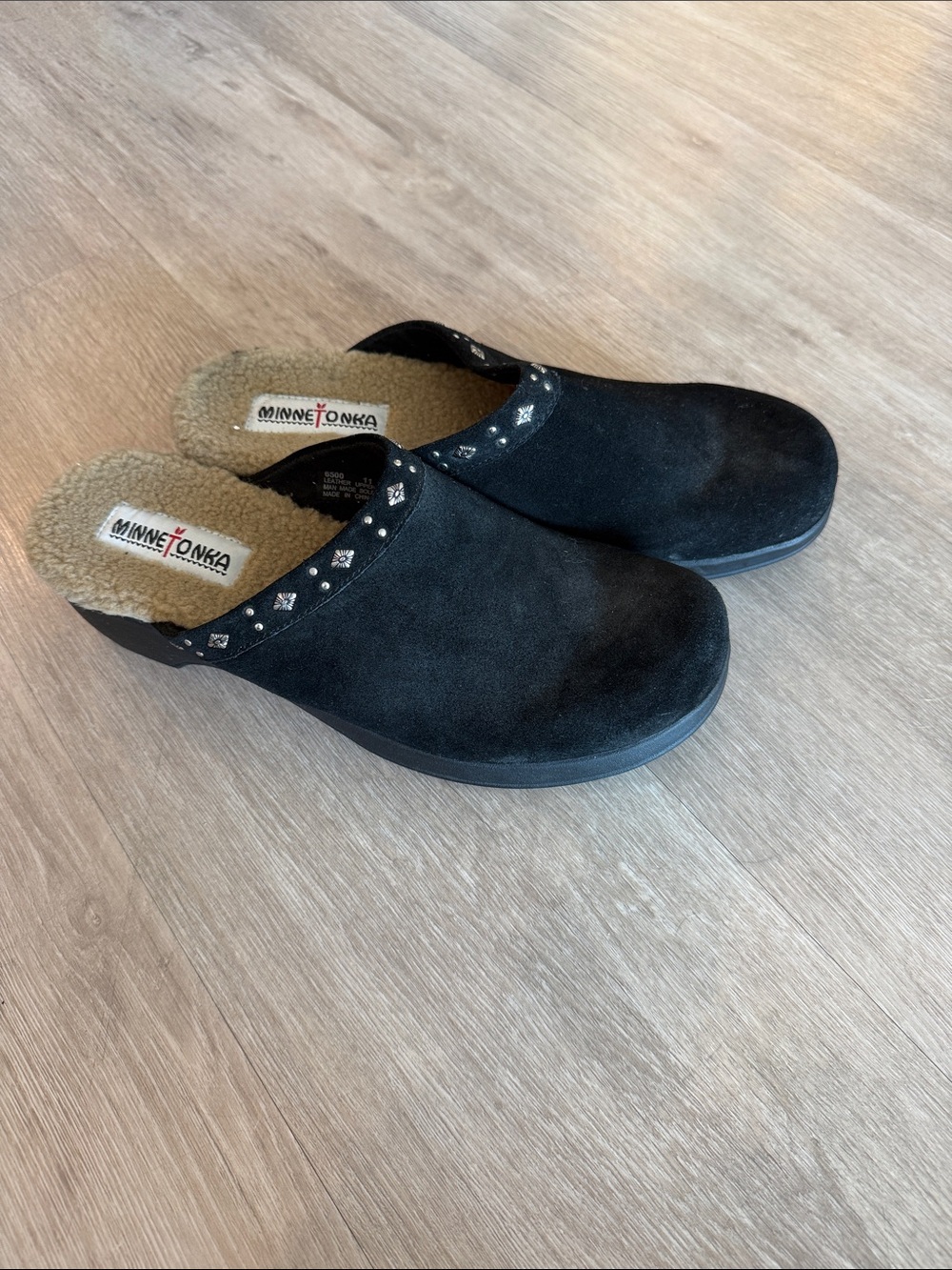 Minnetonka Black Suede Clog Loafer 11